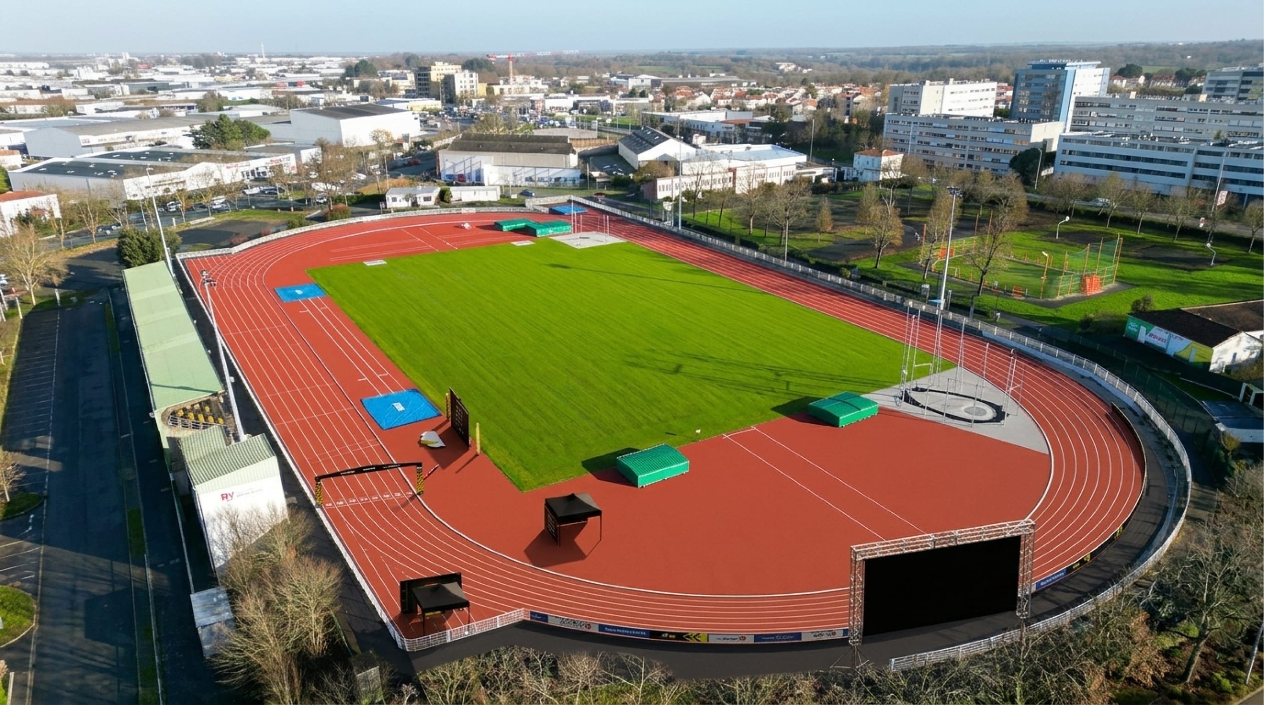 Vue aérienne du stade et de sa piste