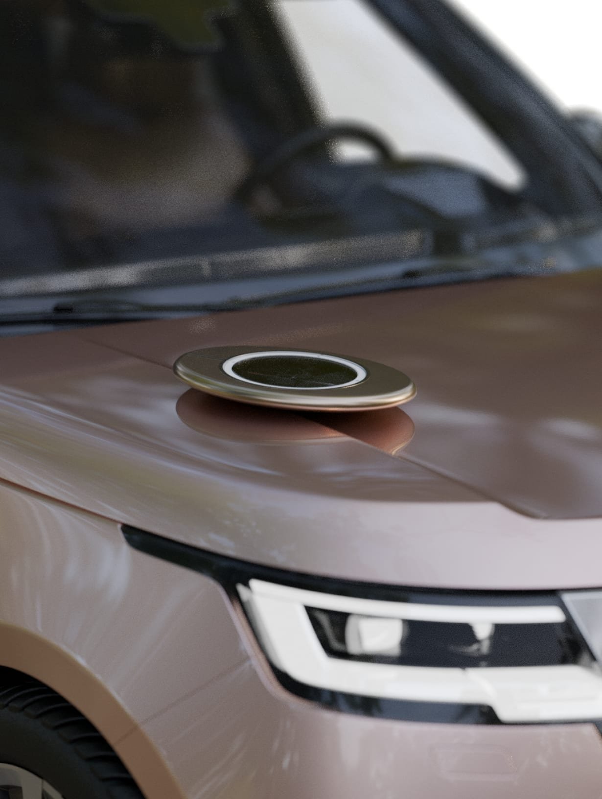 La boussole posée sur le capot bronze d'un Range Rover